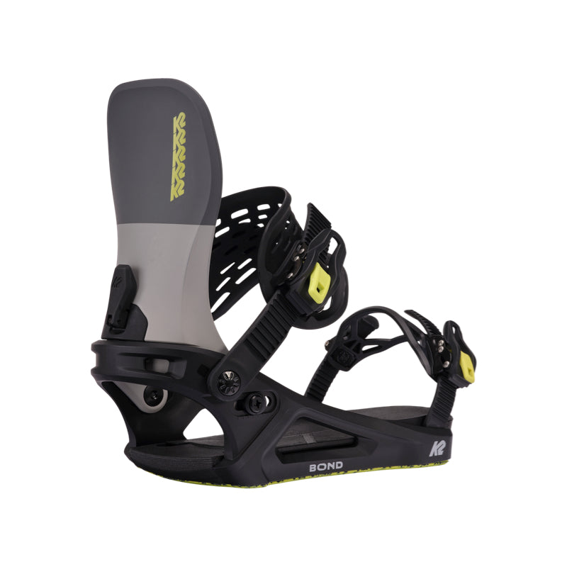 black and gray snowboard bindings