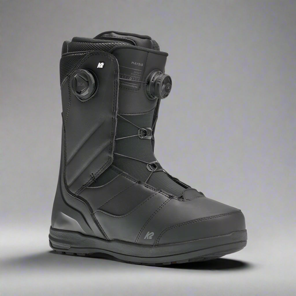 black snowboard boot