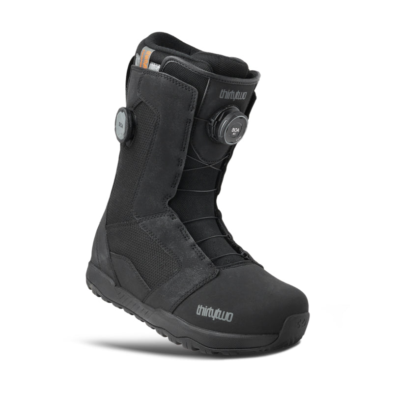 Black snowboard boot with 'thirtytwo' branding on a white background