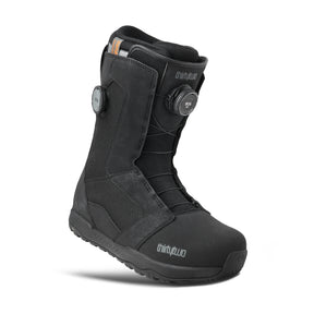 Black snowboard boot with 'thirtytwo' branding on a white background