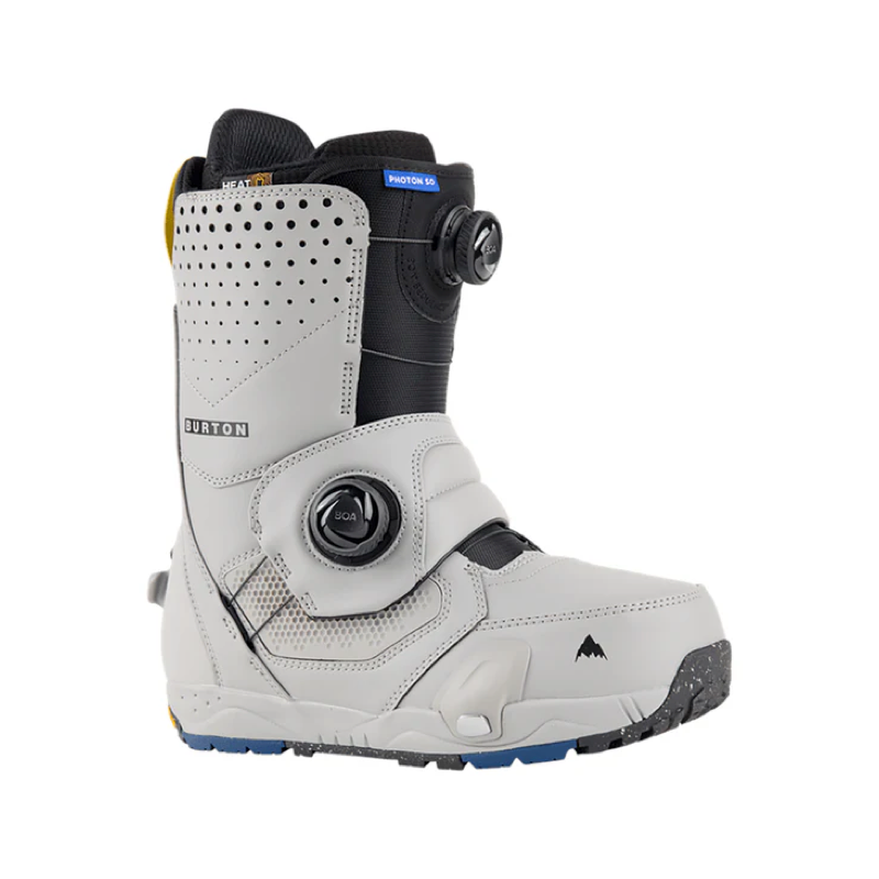 gray and black snowboard boot